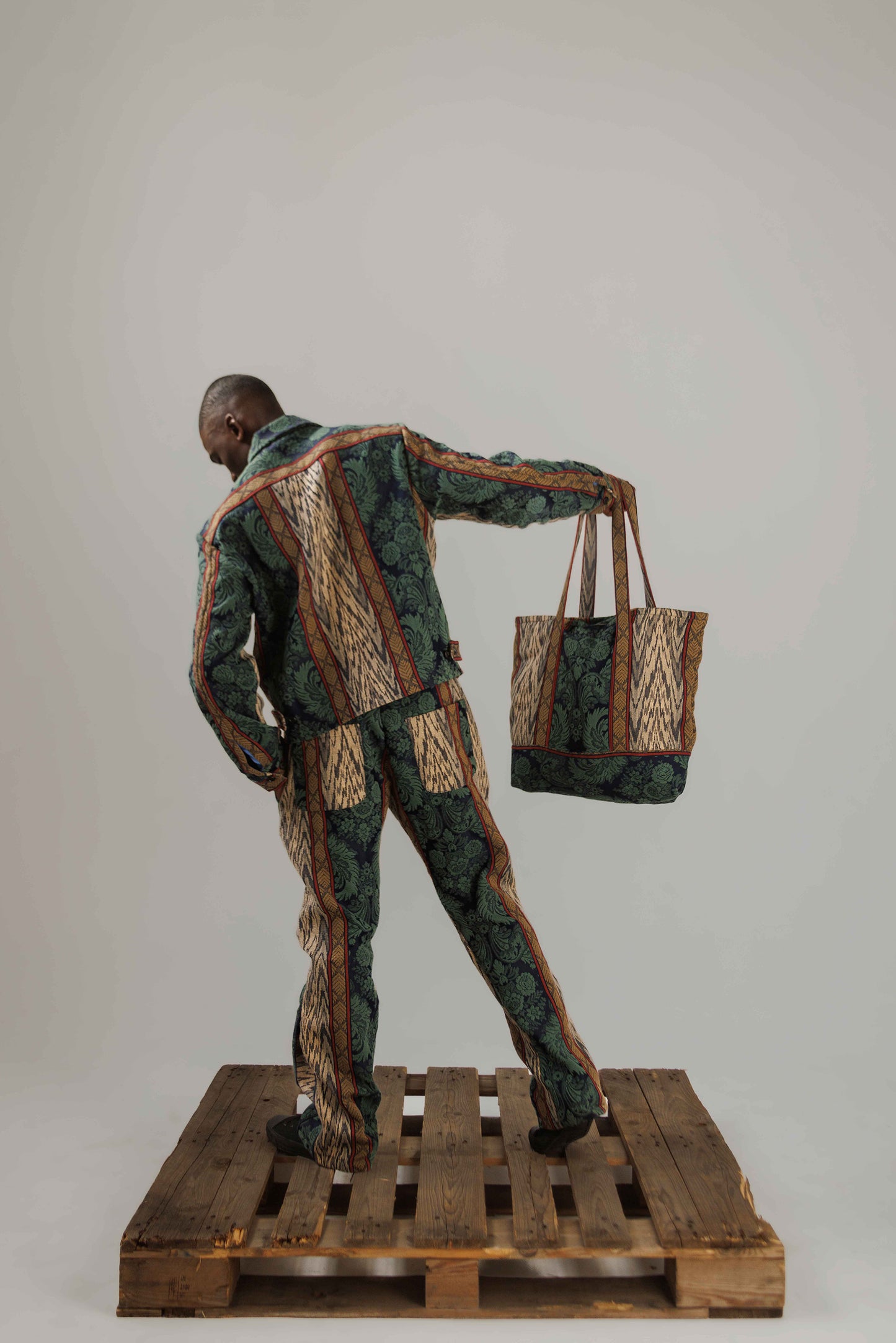 THE TAPESTRY WEEKENDER TOTE